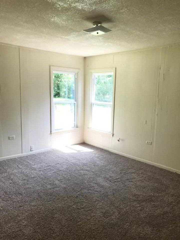 3812 Hiland Dr - Photo 6 of 9