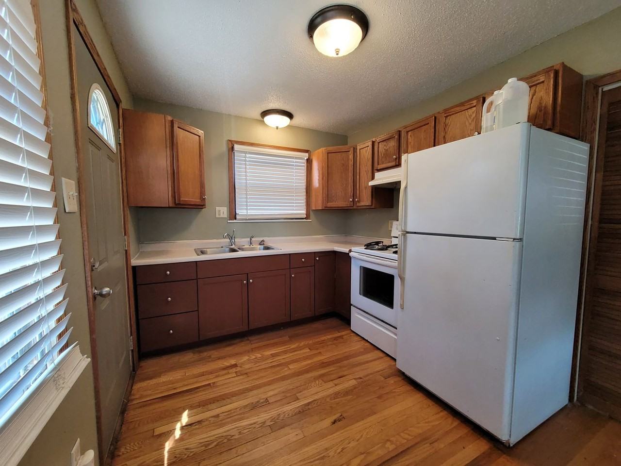 1006 18th St Sw - Photo 3 of 11