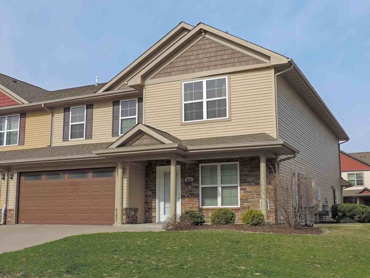 425 Cambria Dr - Photo 2 of 23