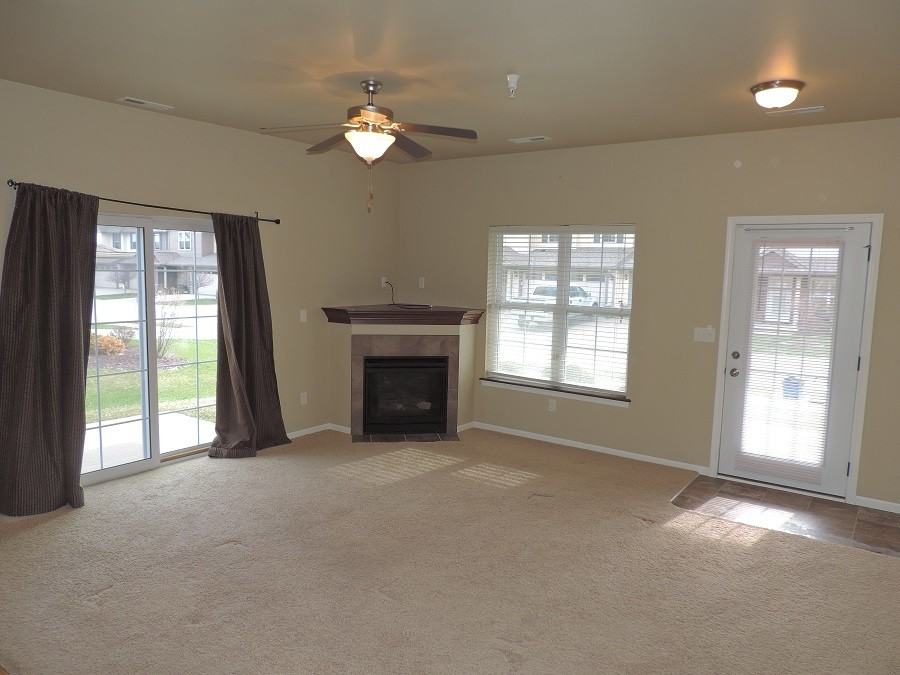 425 Cambria Dr - Photo 5 of 23