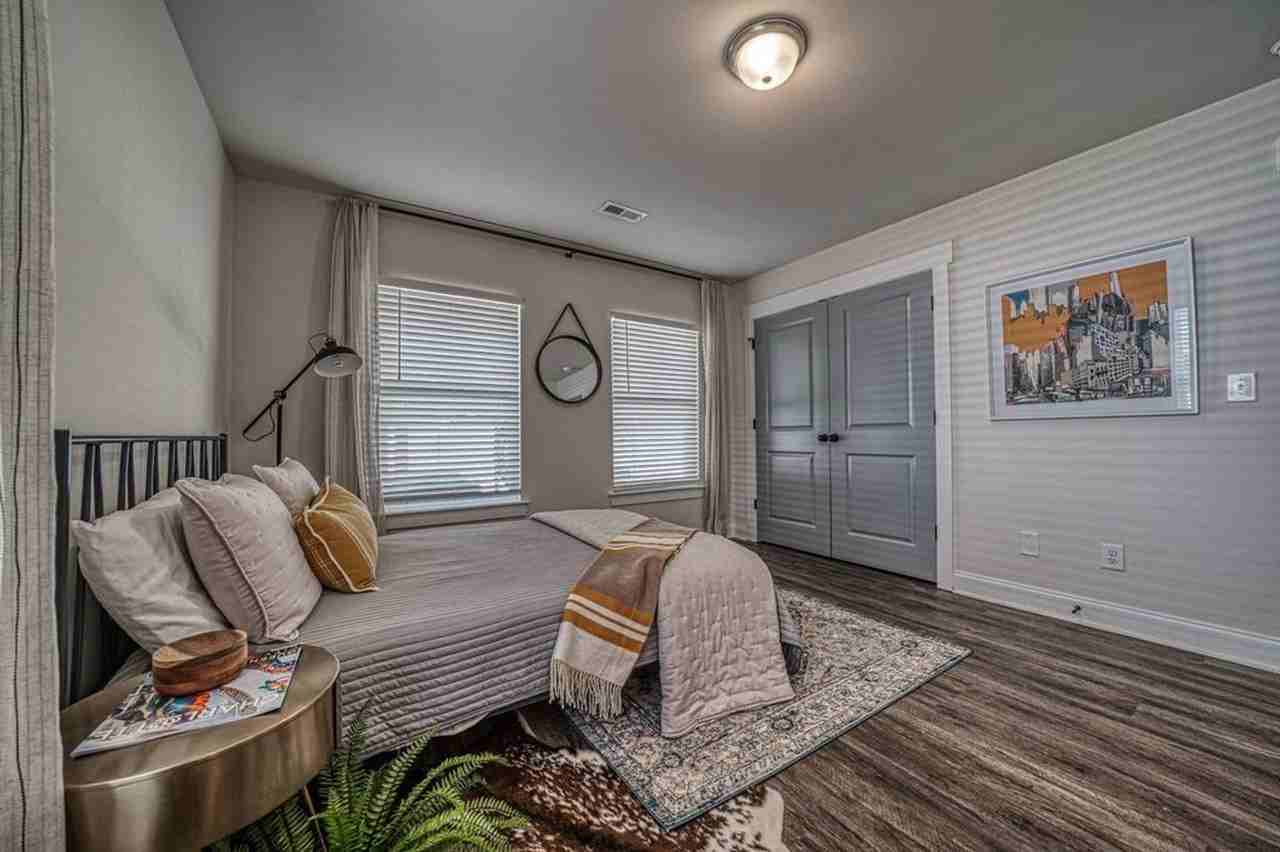 1522 Ervin Ln - Photo 2 of 17