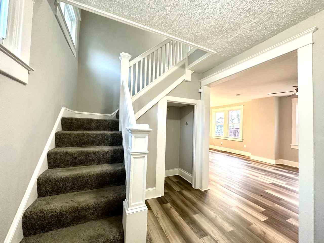 4002 Ridgecroft Rd - Photo 3 of 35