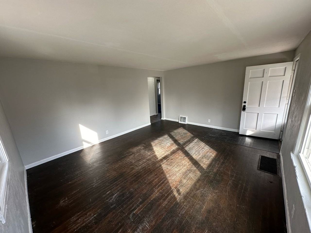 1329 Johnson St - Photo 3 of 16