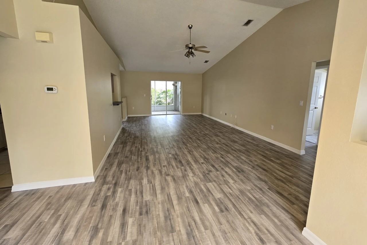 24833 Laurel Ridge Dr - Photo 2 of 15