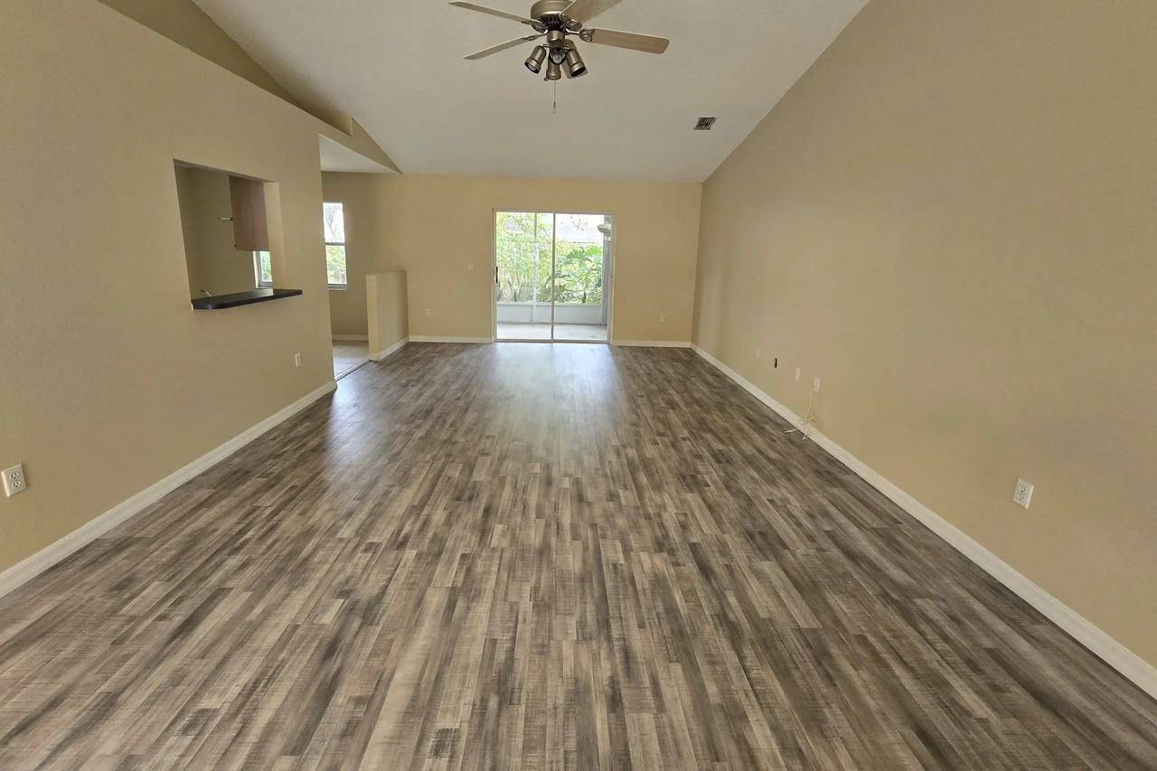 24833 Laurel Ridge Dr - Photo 3 of 15