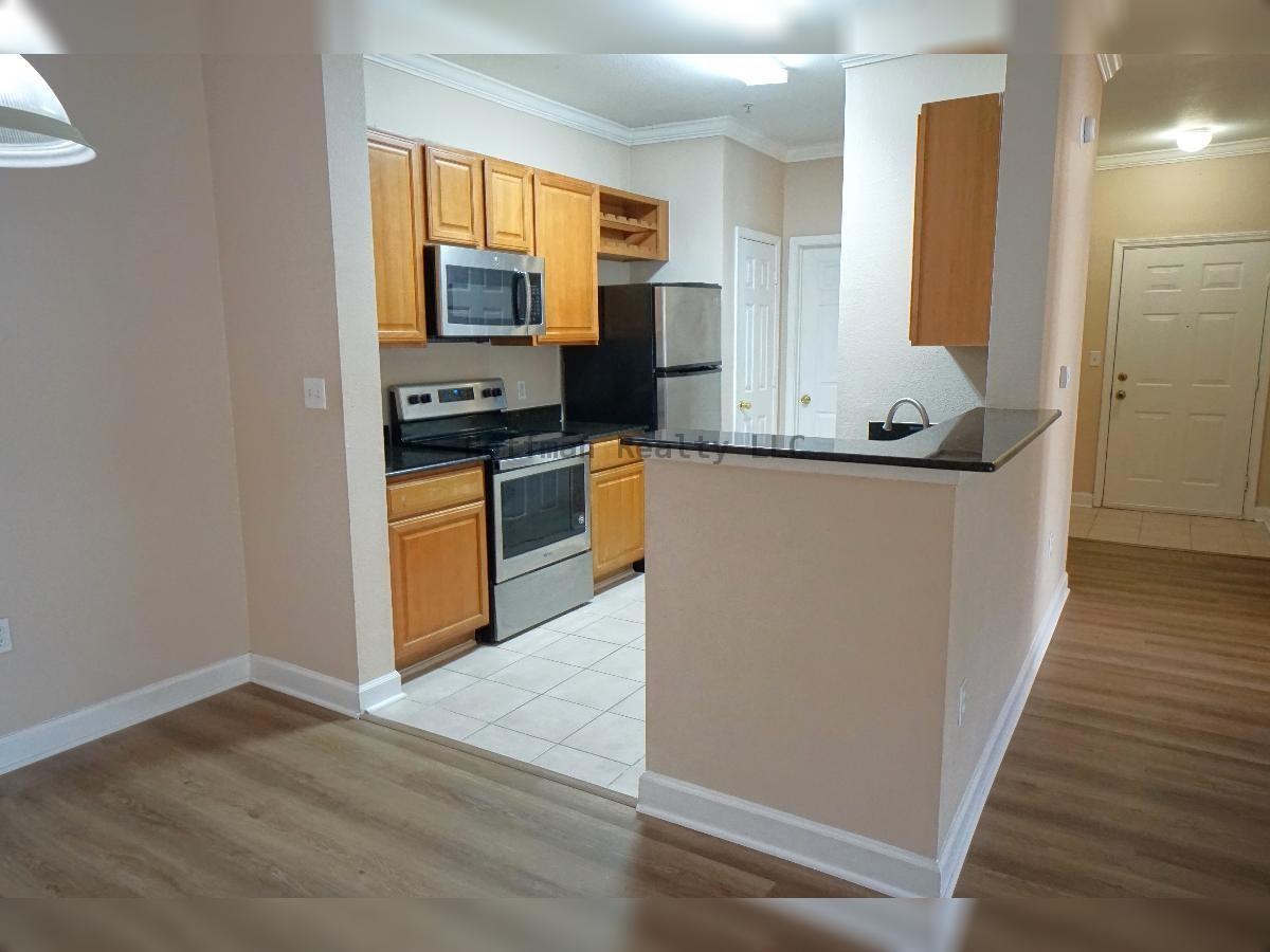 18425 Bridle Club Dr - Photo 3 of 23