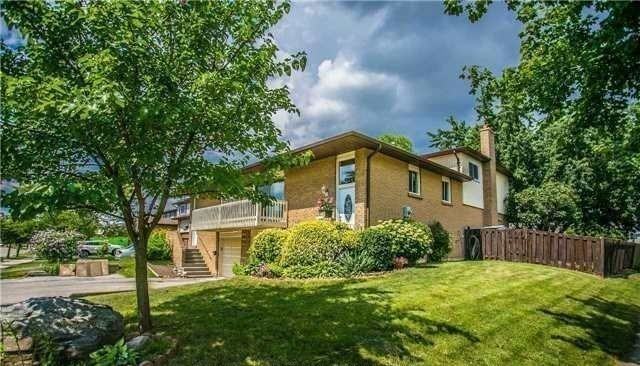 6266 Atherly Crescent - Photo 3 of 7