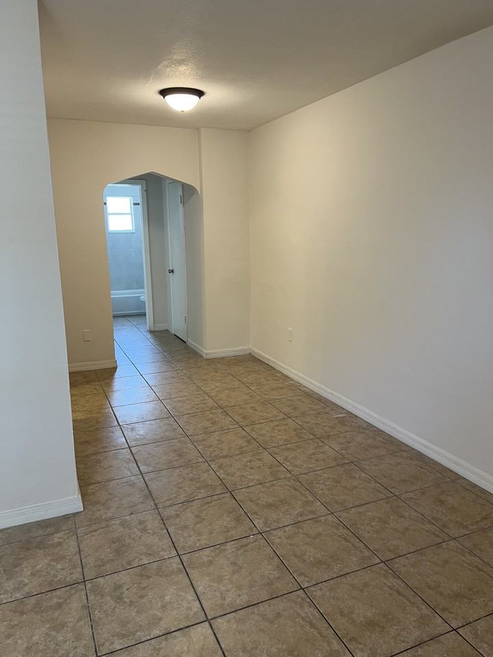 76 W Esther St #76 - Photo 2 of 8