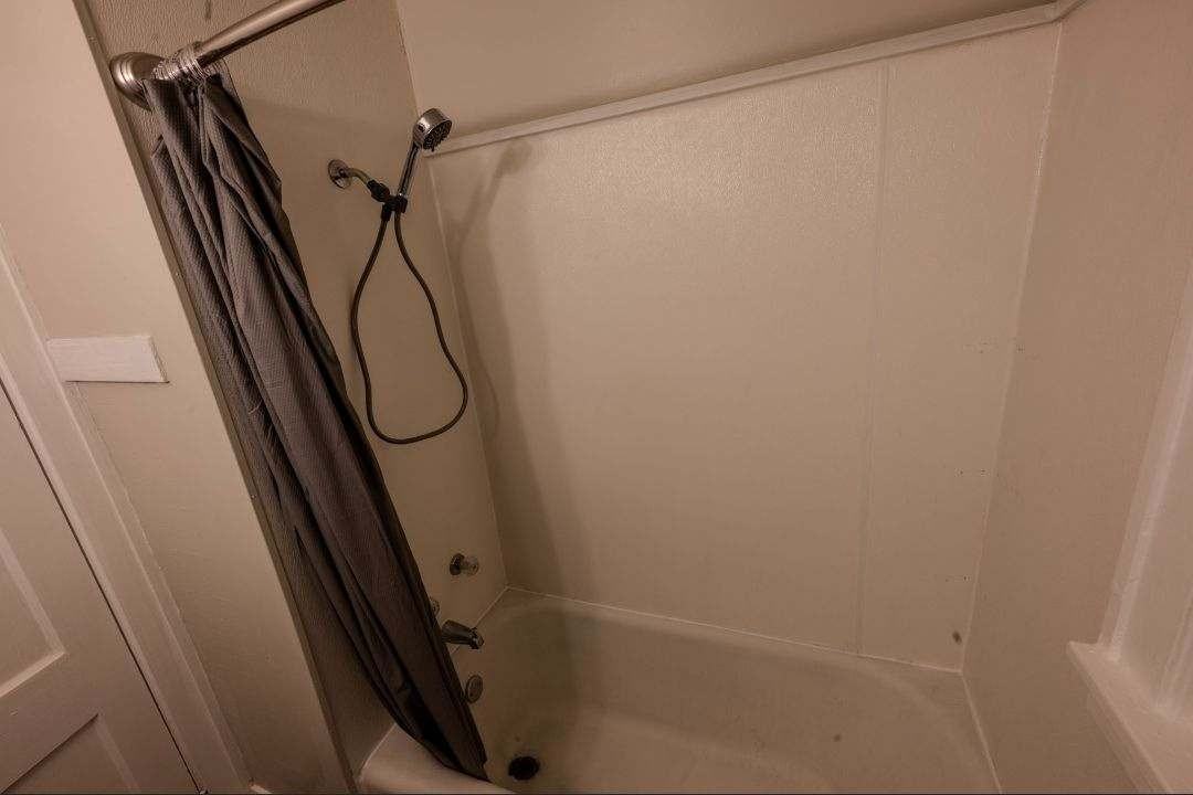 6818 32nd Ave - Photo 2 of 10