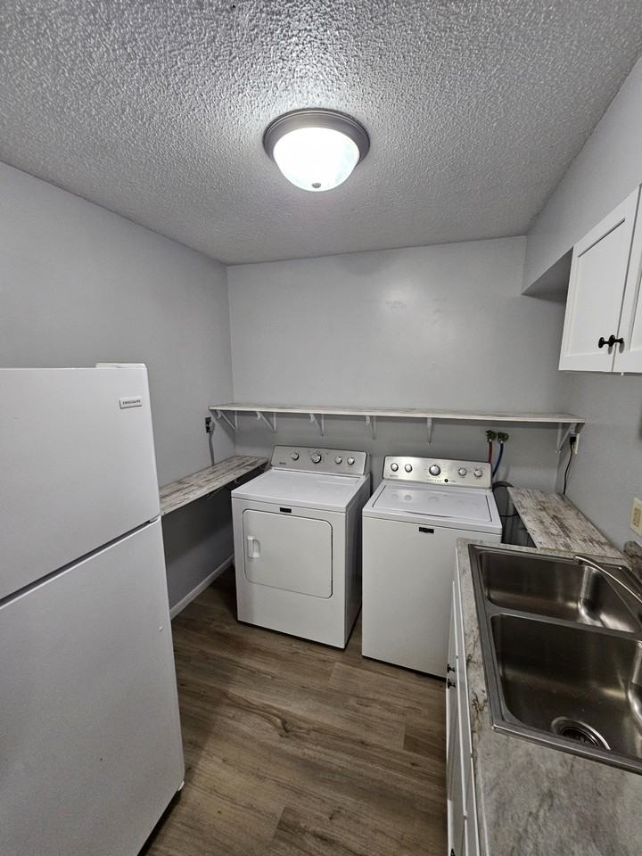 1160 Oakview Dr #7 - Photo 2 of 23