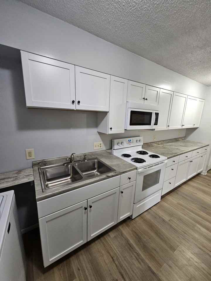 1160 Oakview Dr #7 - Photo 3 of 23