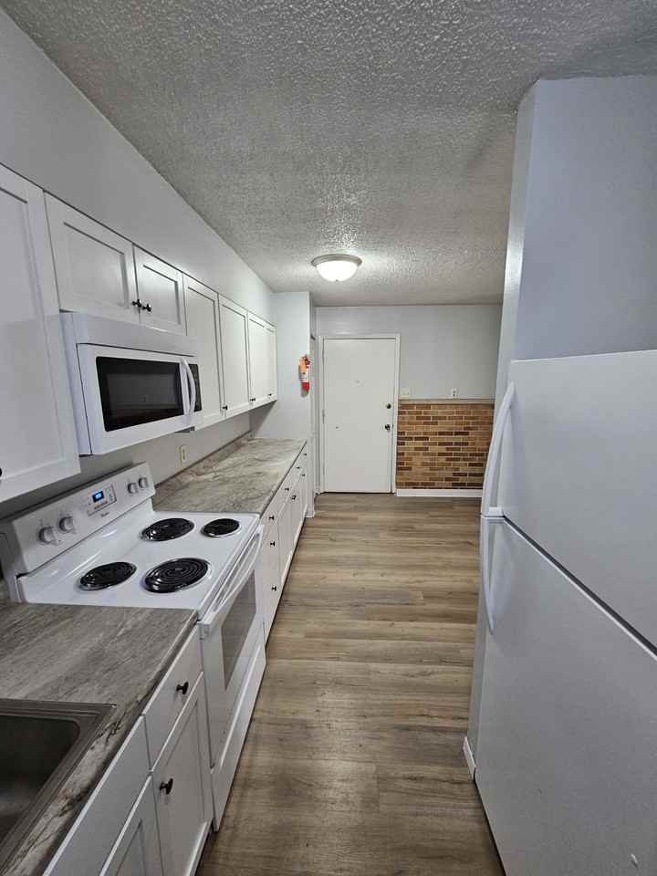 1160 Oakview Dr #7 - Photo 4 of 23