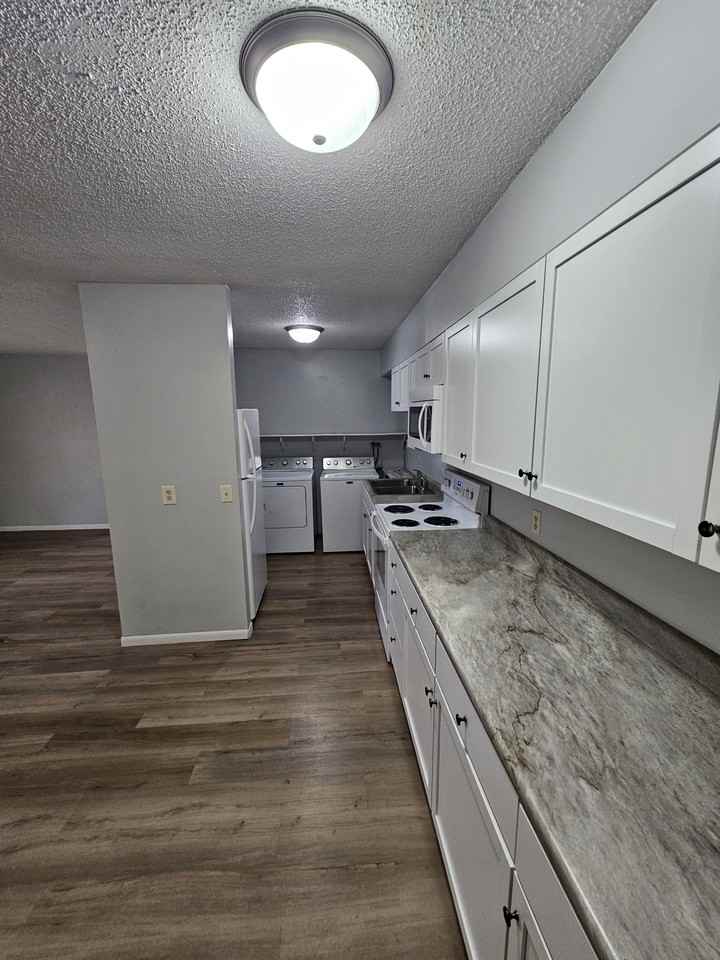 1160 Oakview Dr #7 - Photo 6 of 23