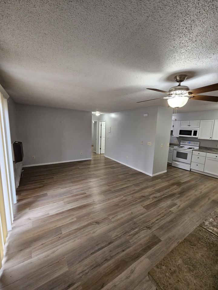1160 Oakview Dr #7 - Photo 7 of 23