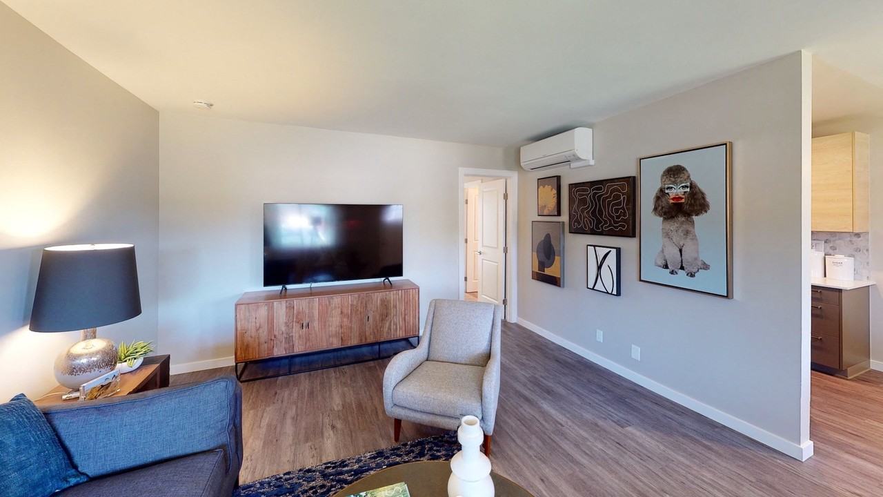 Vercanta Newport Beach - Photo 5 of 37