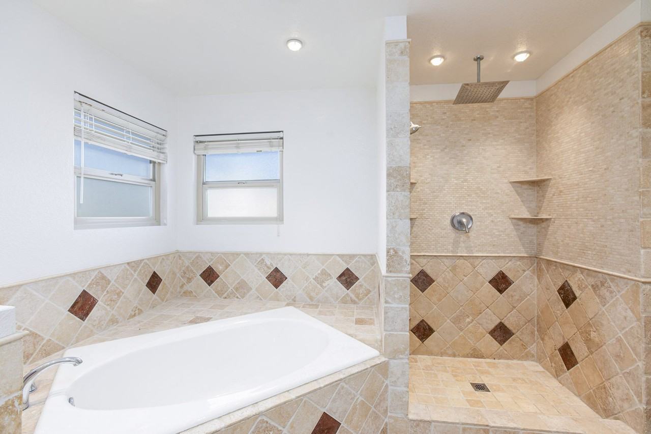 Lorna Dr - Photo 4 of 14