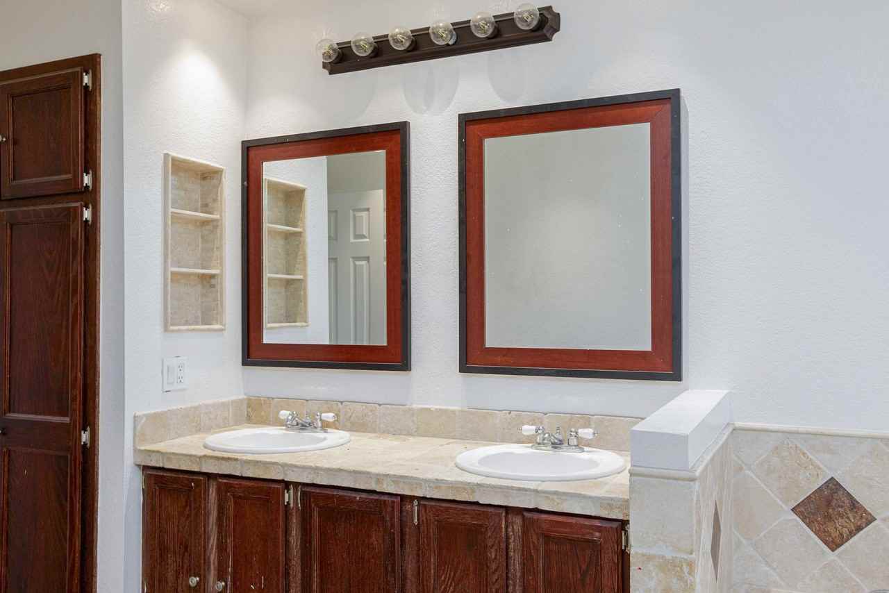 Lorna Dr - Photo 6 of 14