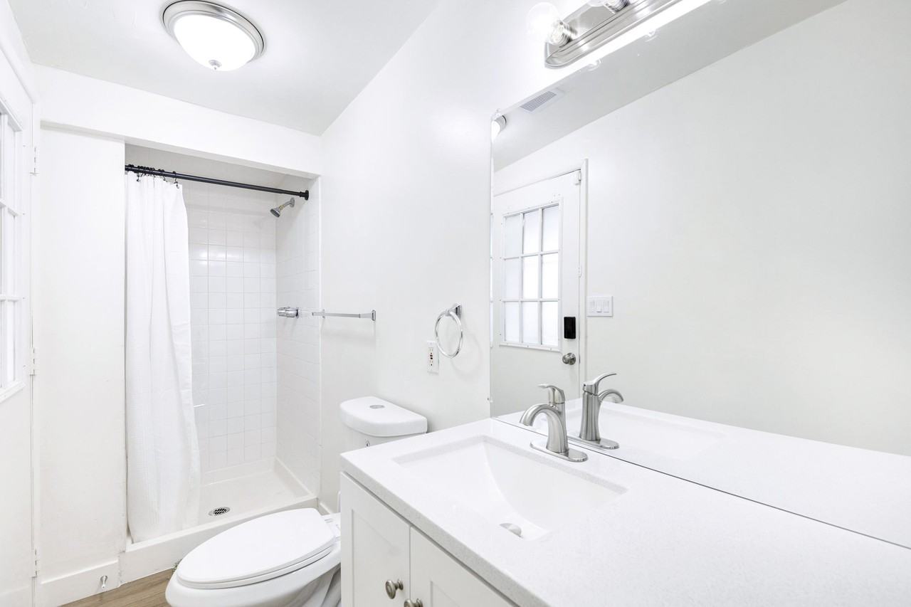 E Ellis St - Photo 2 of 12