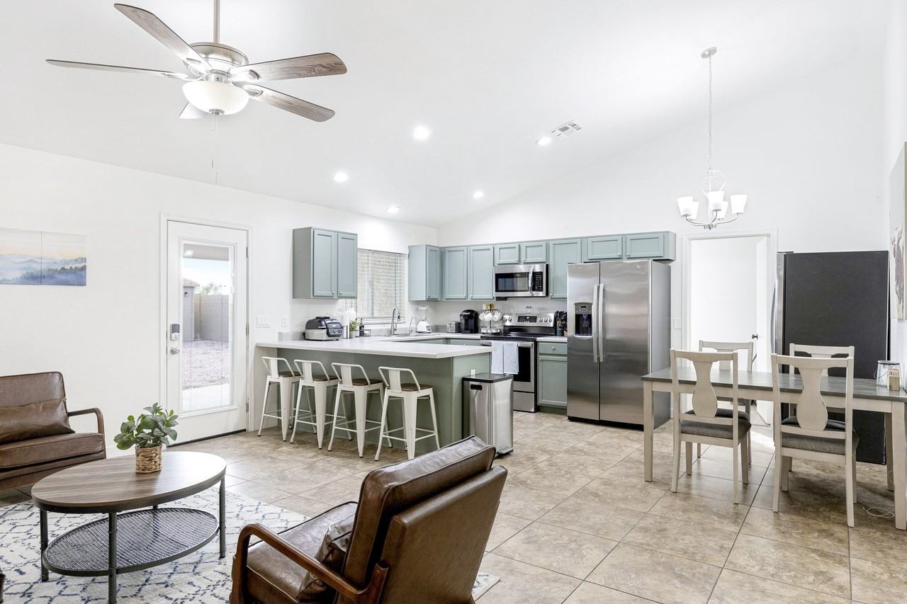 E Ellis St - Photo 3 of 12