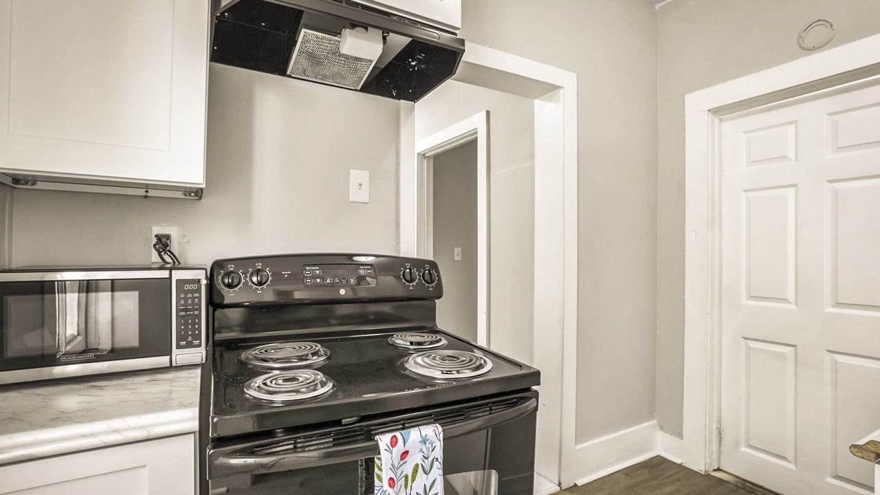 West 11th Street - Photo 4 of 11