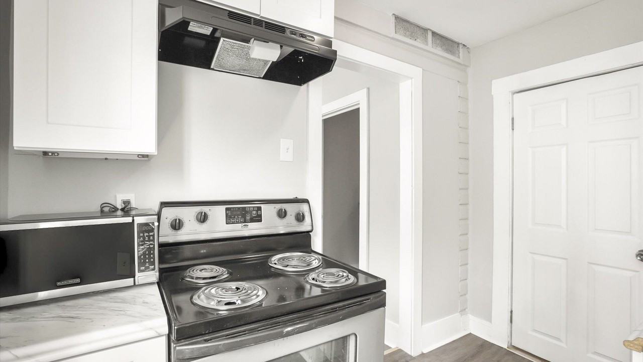 West 11th Street - Photo 4 of 15