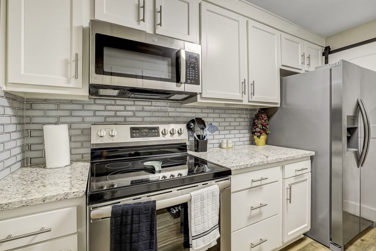 Peter Pan Place - Photo 2 of 17