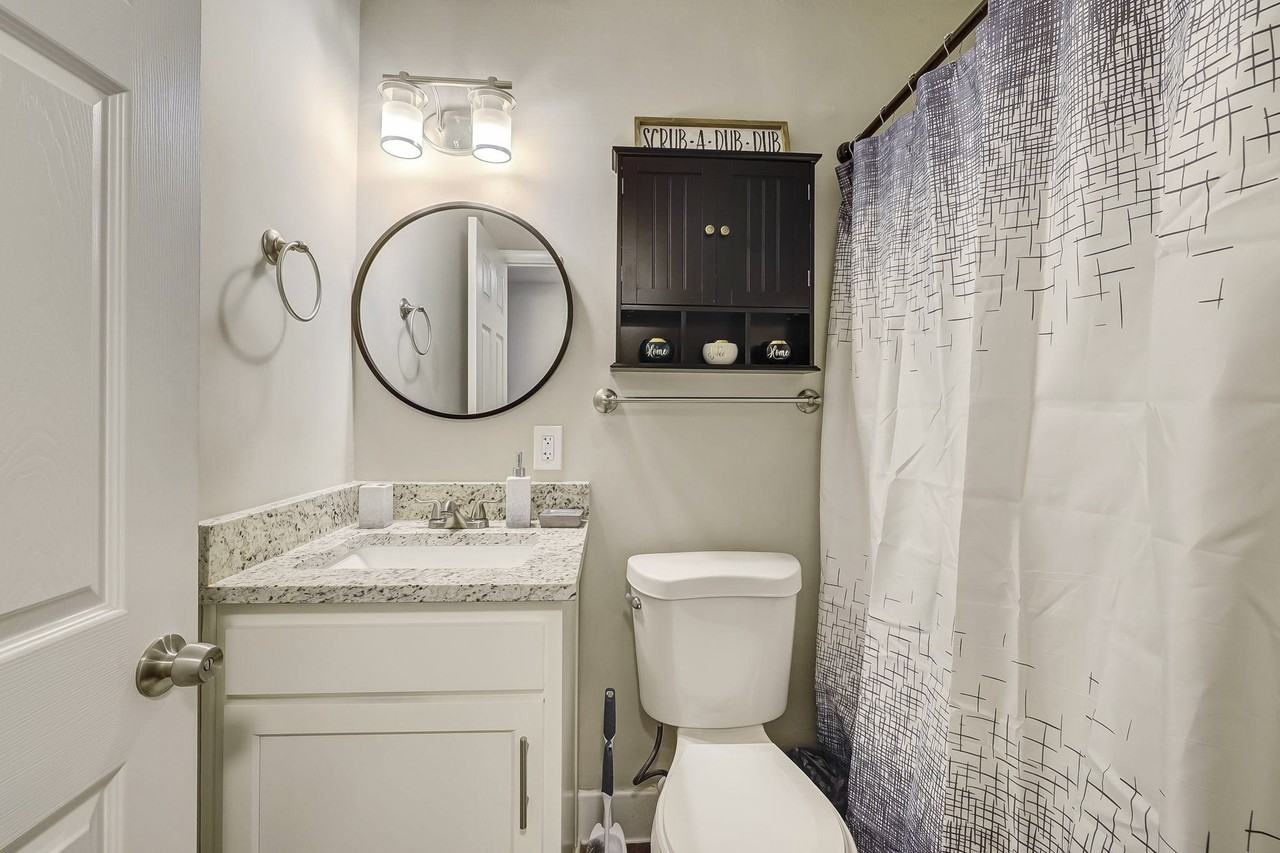 Peter Pan Place - Photo 3 of 17