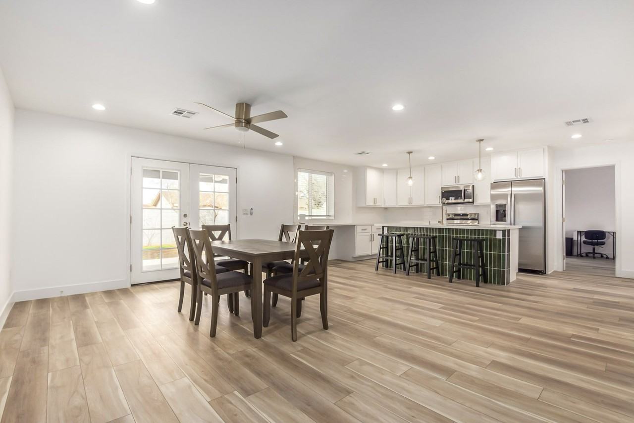 West Rosewood Lane - Photo 2 of 13