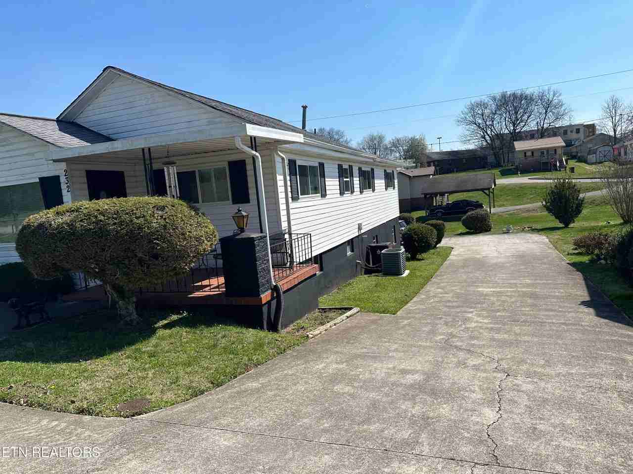 232 E Bell St - Photo 3 of 20