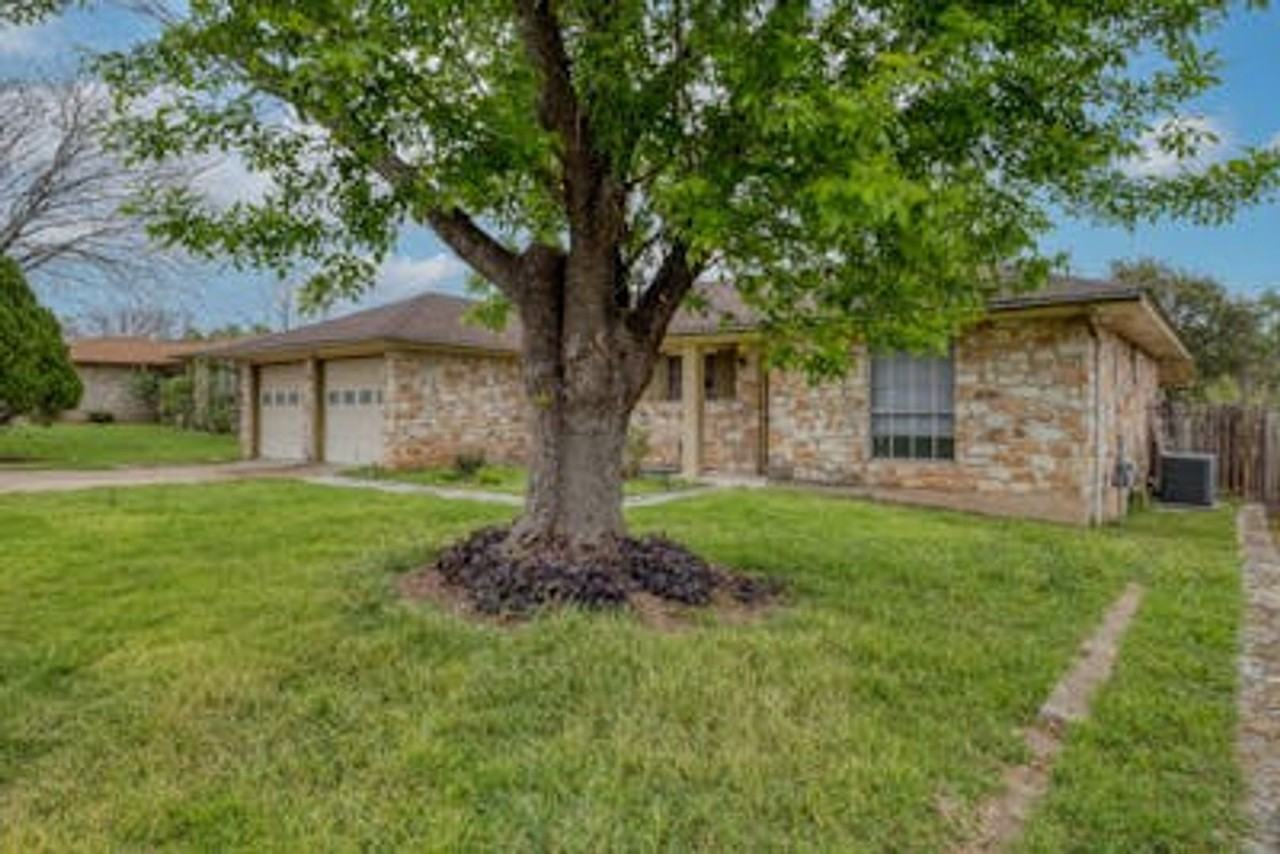 1504 Thornridge Rd - Photo 2 of 26