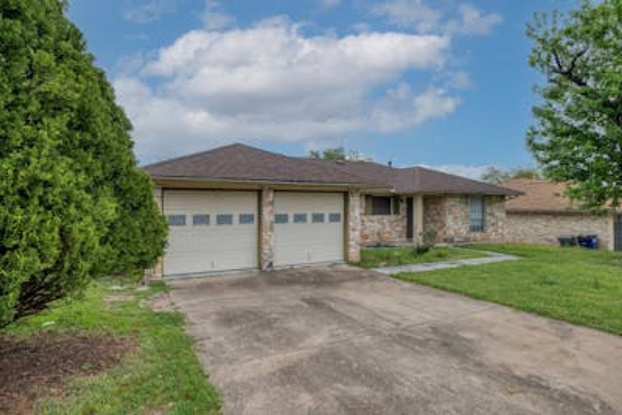 1504 Thornridge Rd - Photo 3 of 26