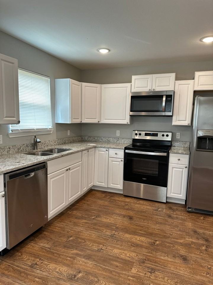 Charleston Town Houses - Photo 2 of 29