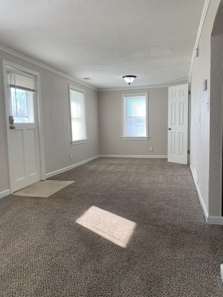 8940 Oak St - Photo 3 of 22