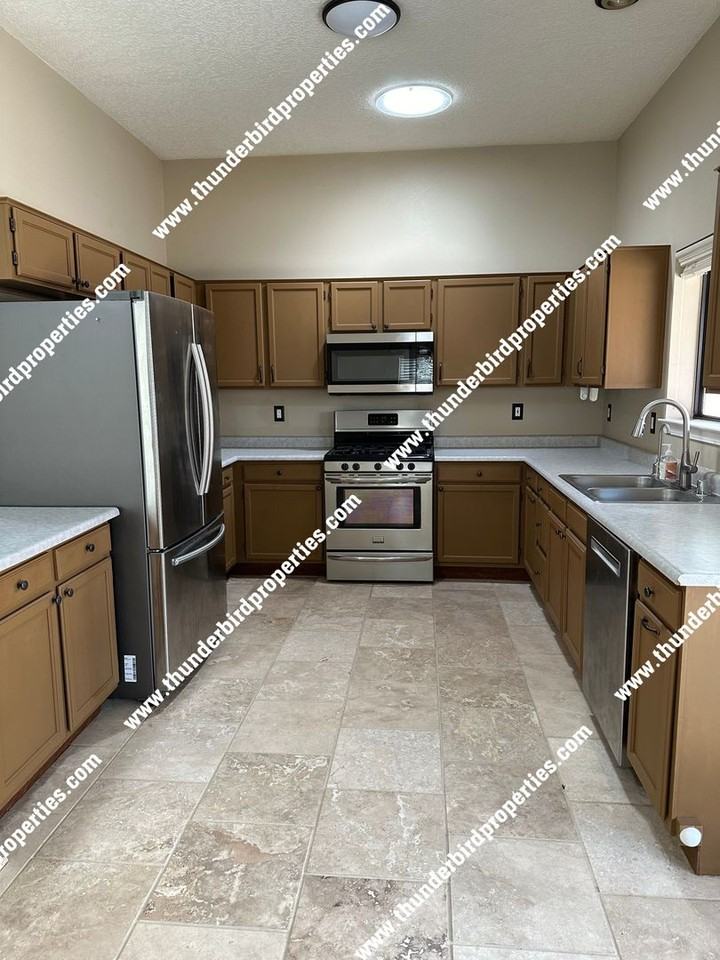 320 Serenity Ct Se - Photo 2 of 18