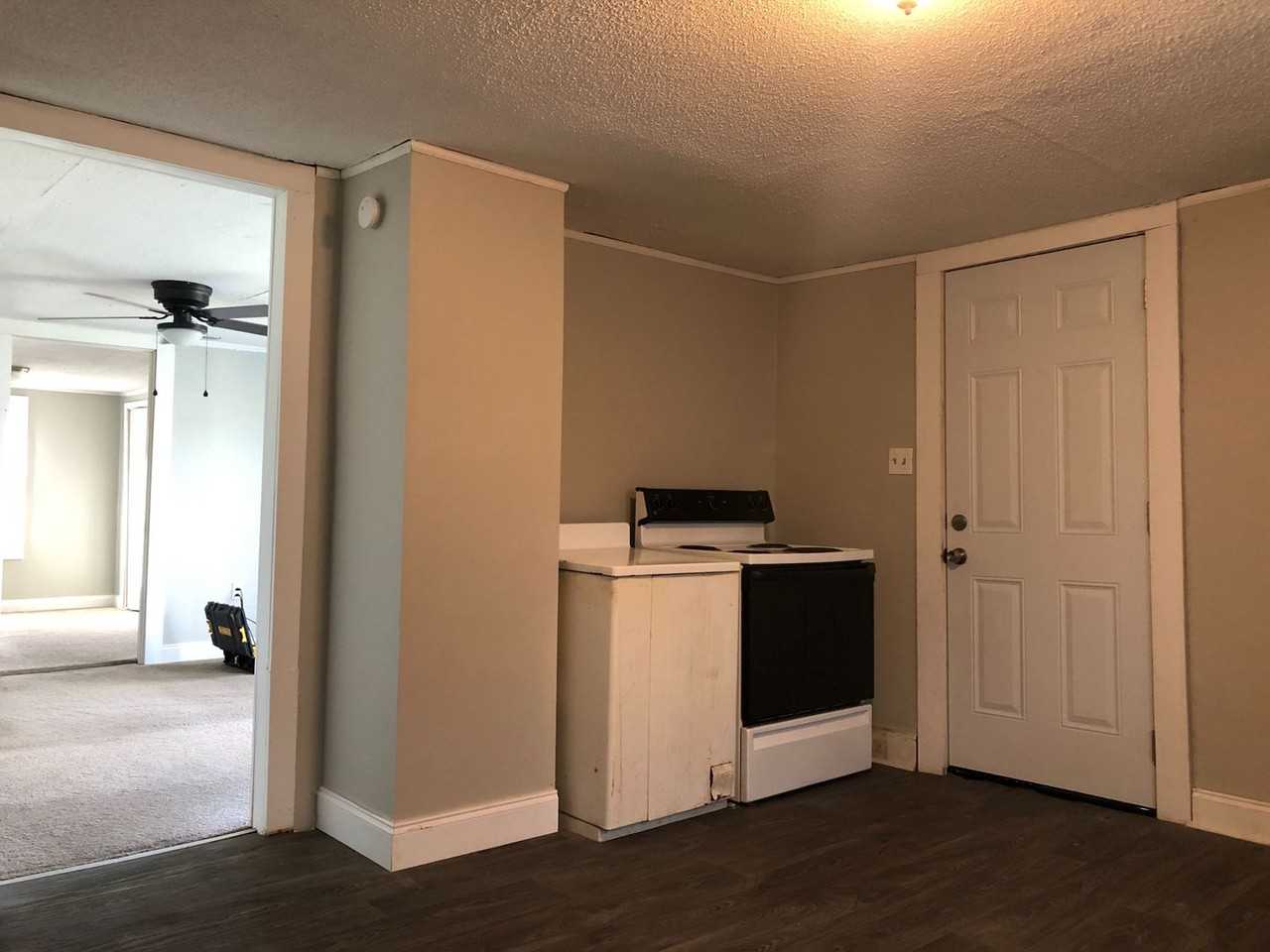 402 N Broad St - Photo 3 of 7