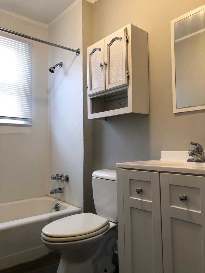 402 N Broad St - Photo 5 of 7