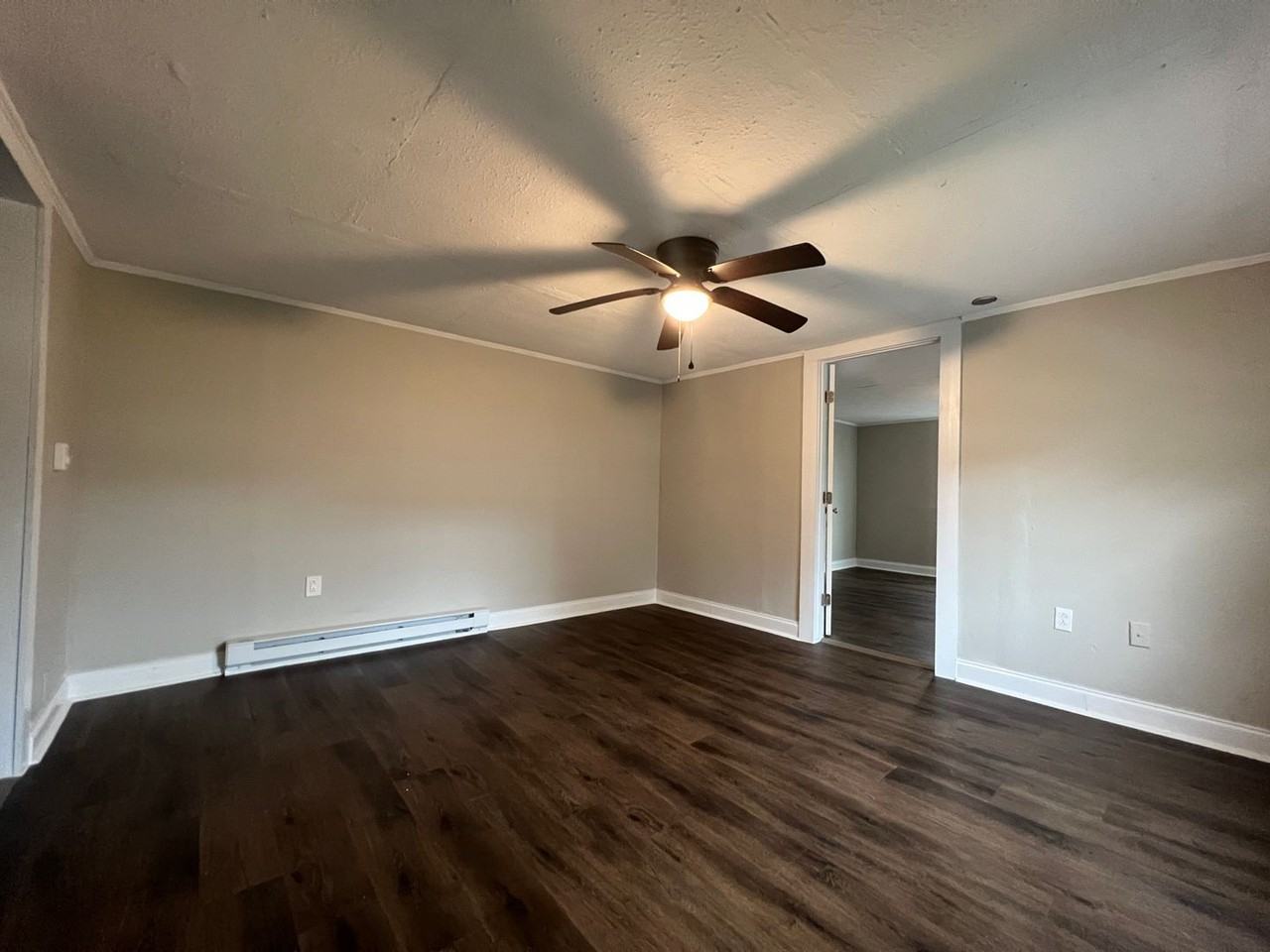402 N Broad St - Photo 6 of 7