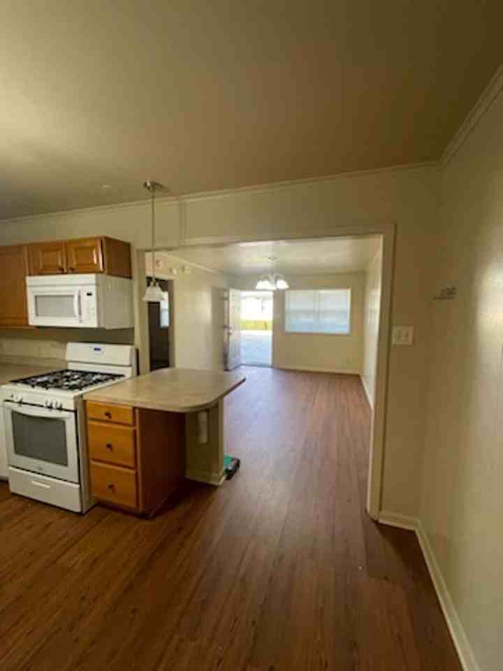 606 S Trenton St #8 - Photo 2 of 5