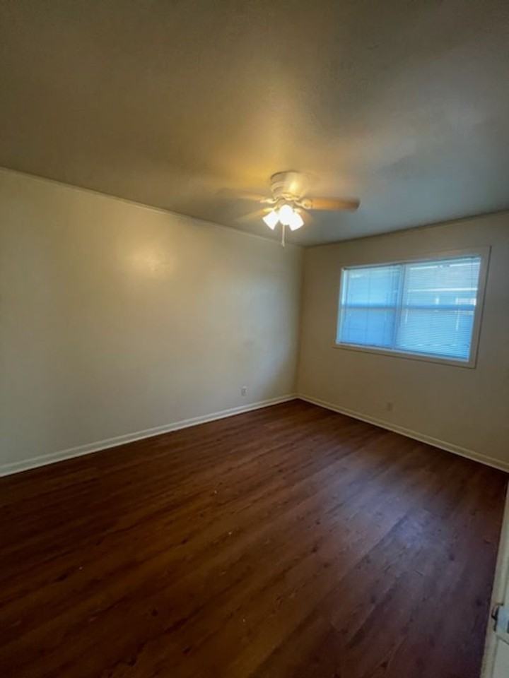 606 S Trenton St #8 - Photo 3 of 5