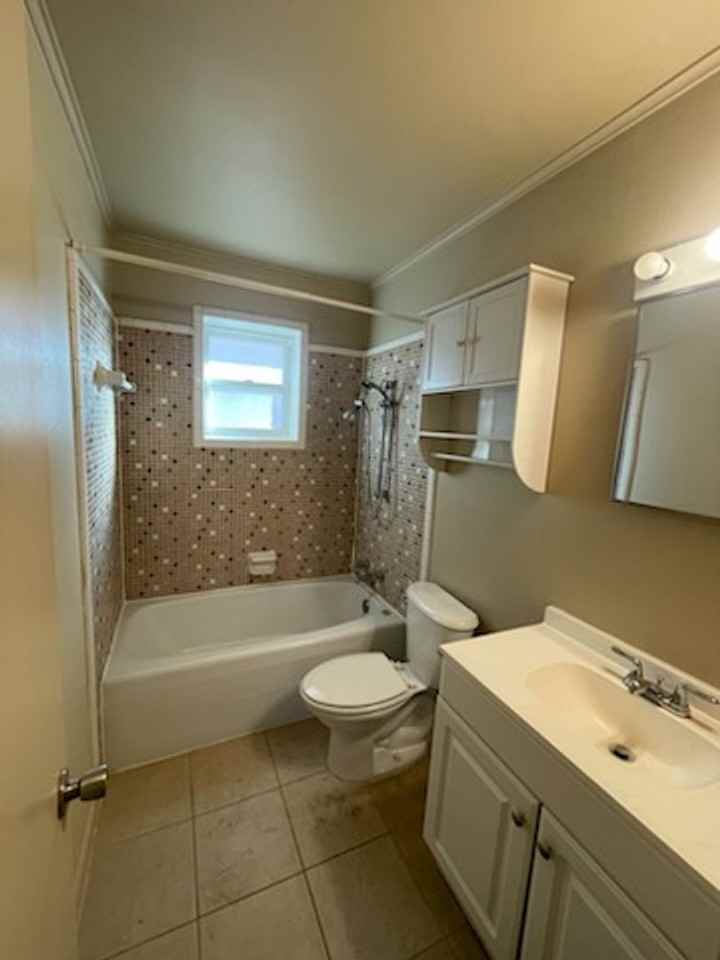 606 S Trenton St #8 - Photo 4 of 5