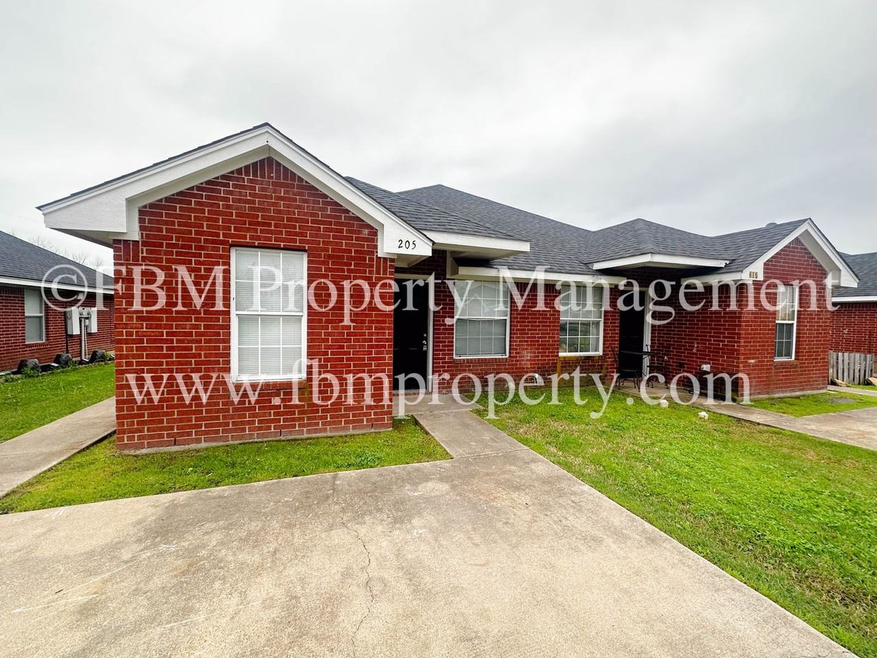 205 W Lamar St - Photo 2 of 13