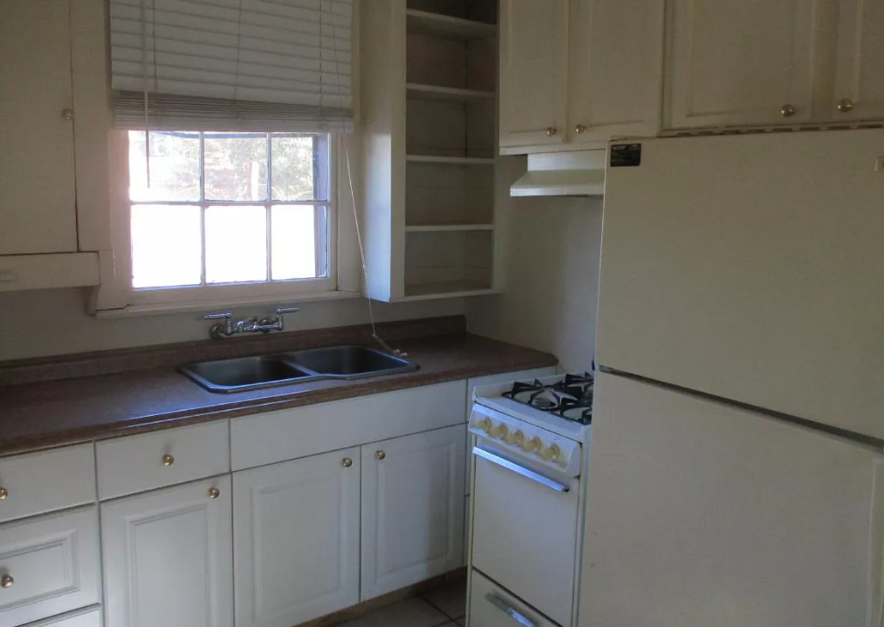 826 Pomona Ave - Photo 2 of 4