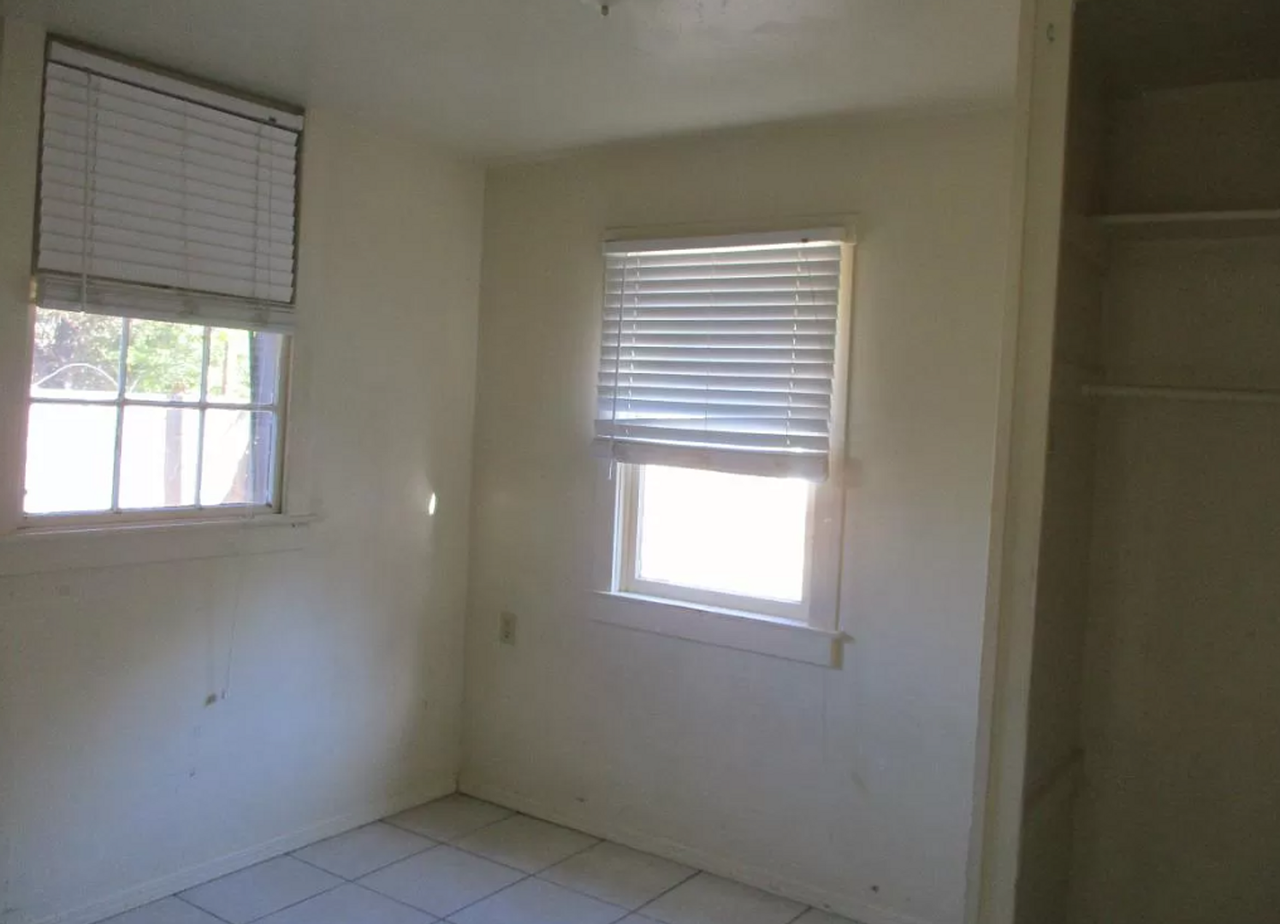 826 Pomona Ave - Photo 3 of 4