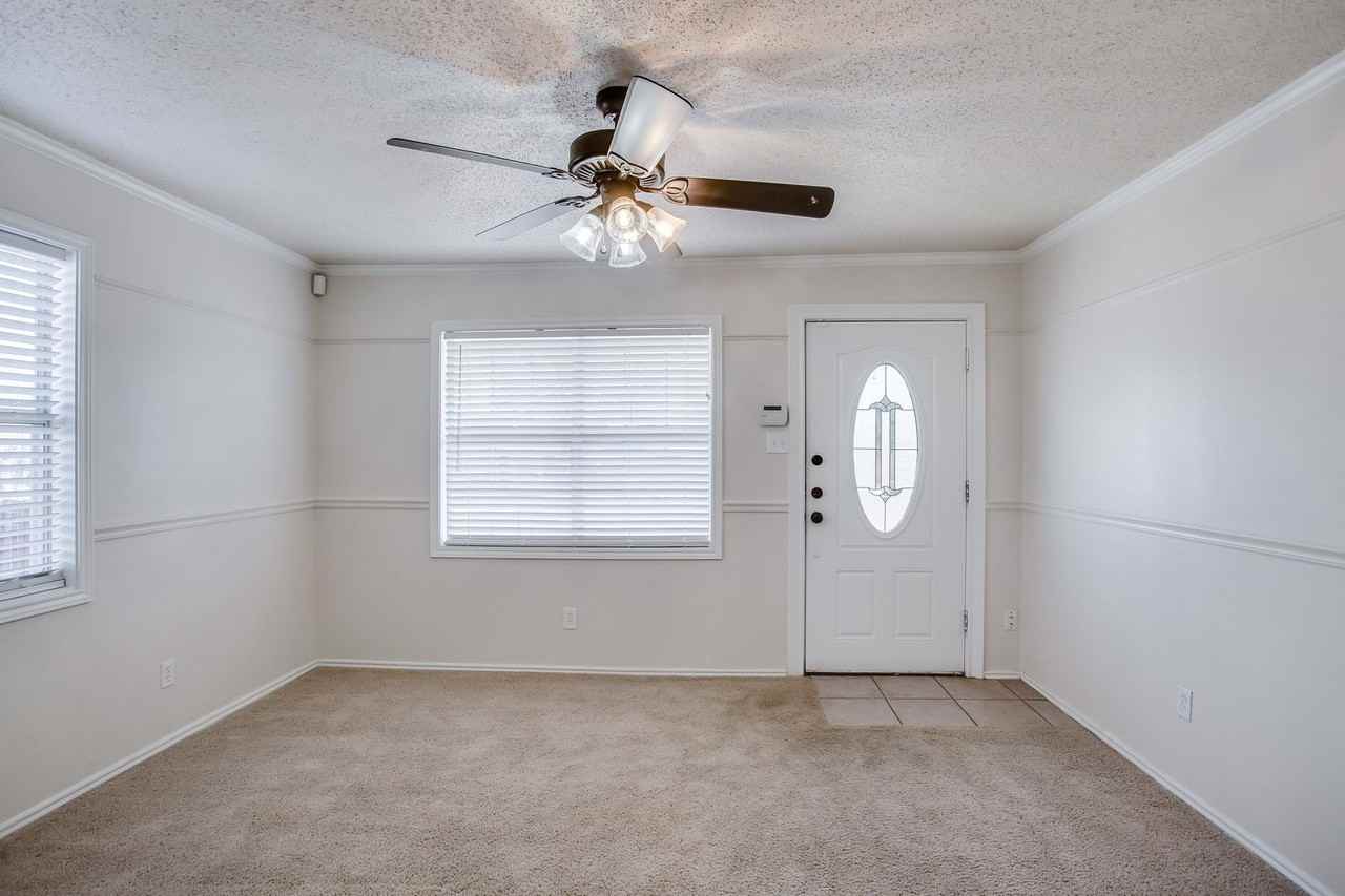 6116 21st St - Photo 2 of 10