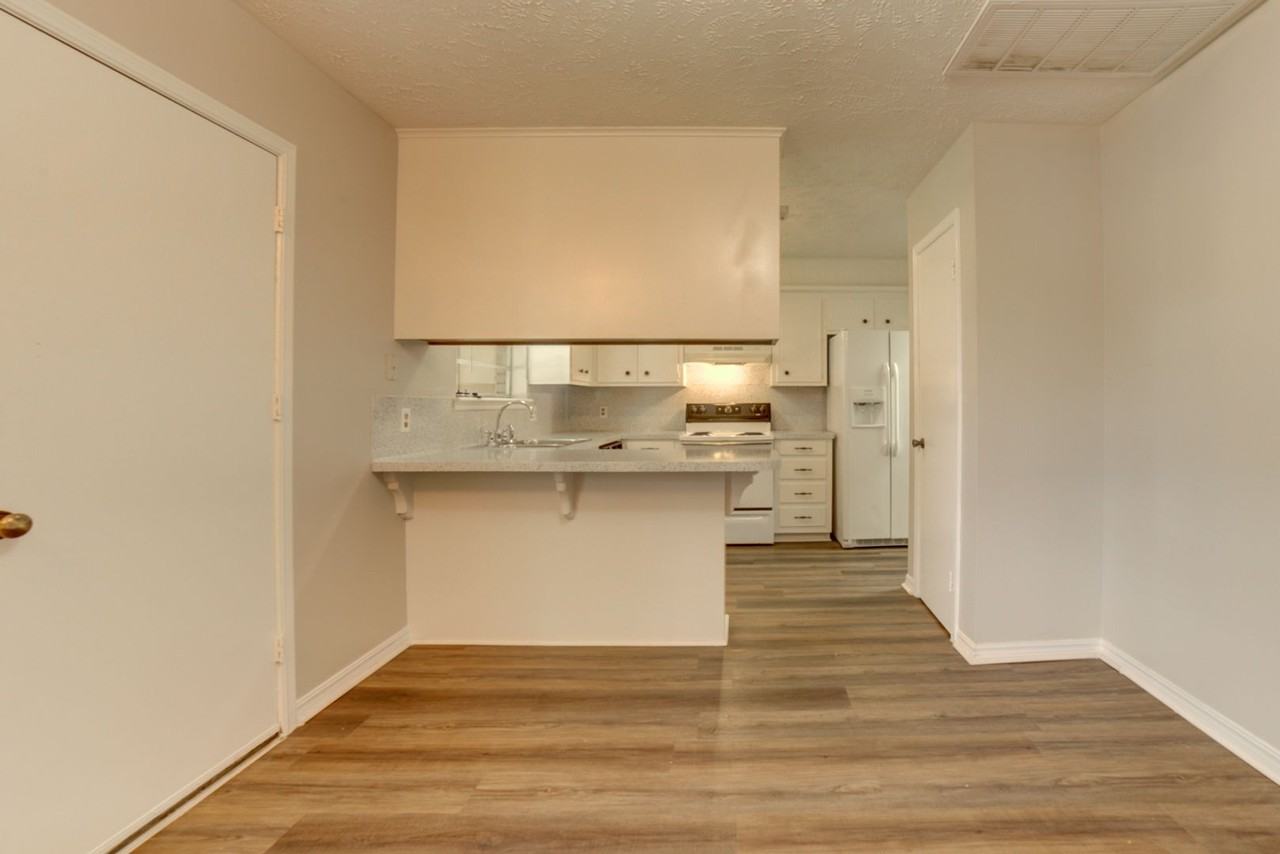 1109 W 14th Pl - Photo 7 of 29
