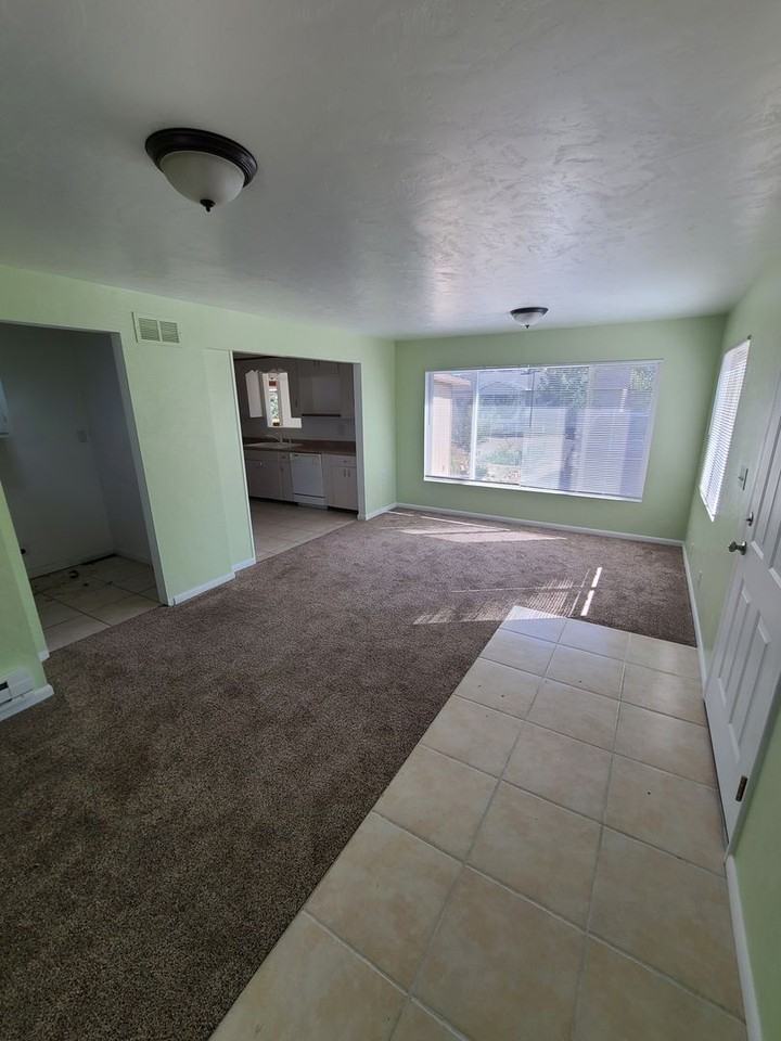 3281 Crawford Dr - Photo 3 of 22