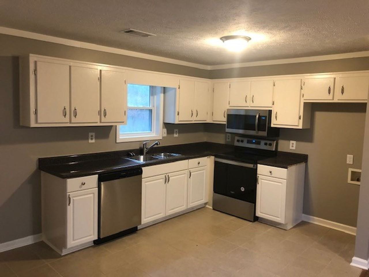 402 County Road 1277 - Photo 2 of 12