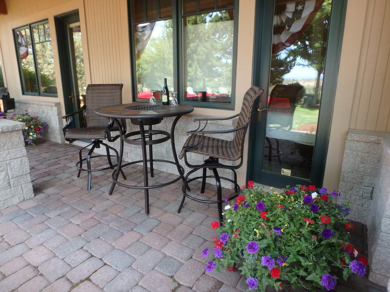 860 860 NE B St - Executive/Vacation - Photo 2 of 13