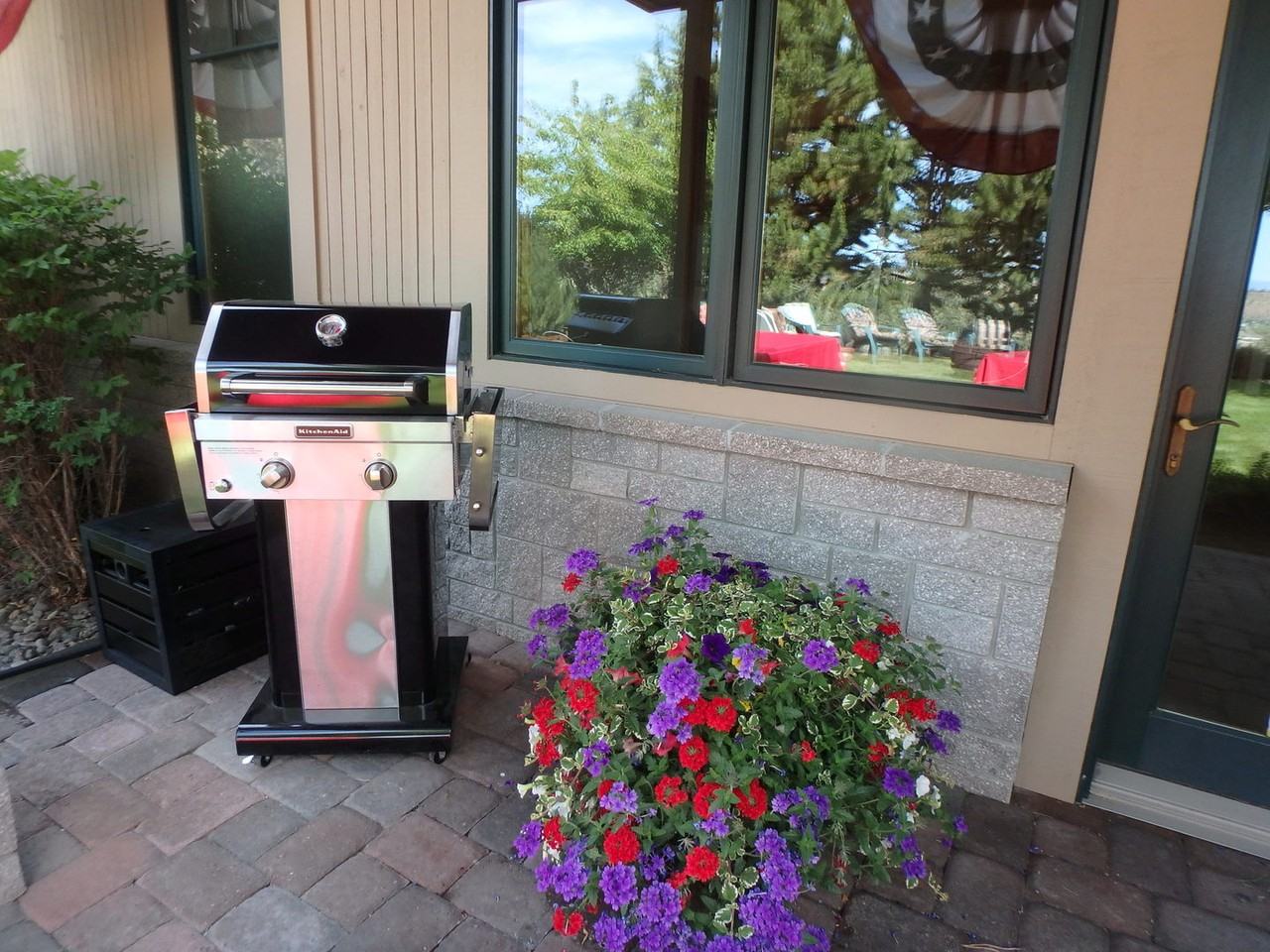 860 860 NE B St - Executive/Vacation - Photo 3 of 13