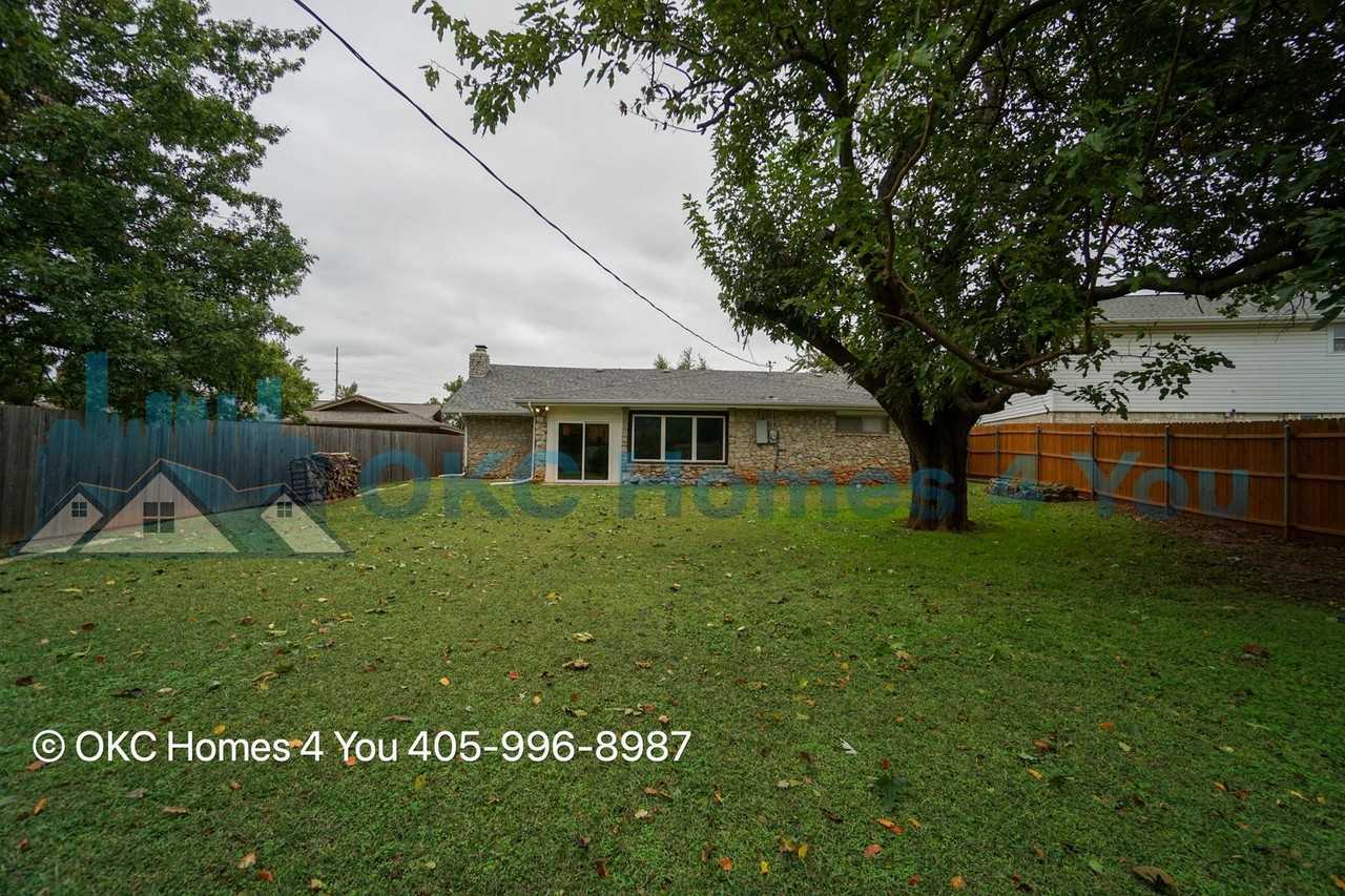 4736 Nw 76th St - Photo 3 of 30